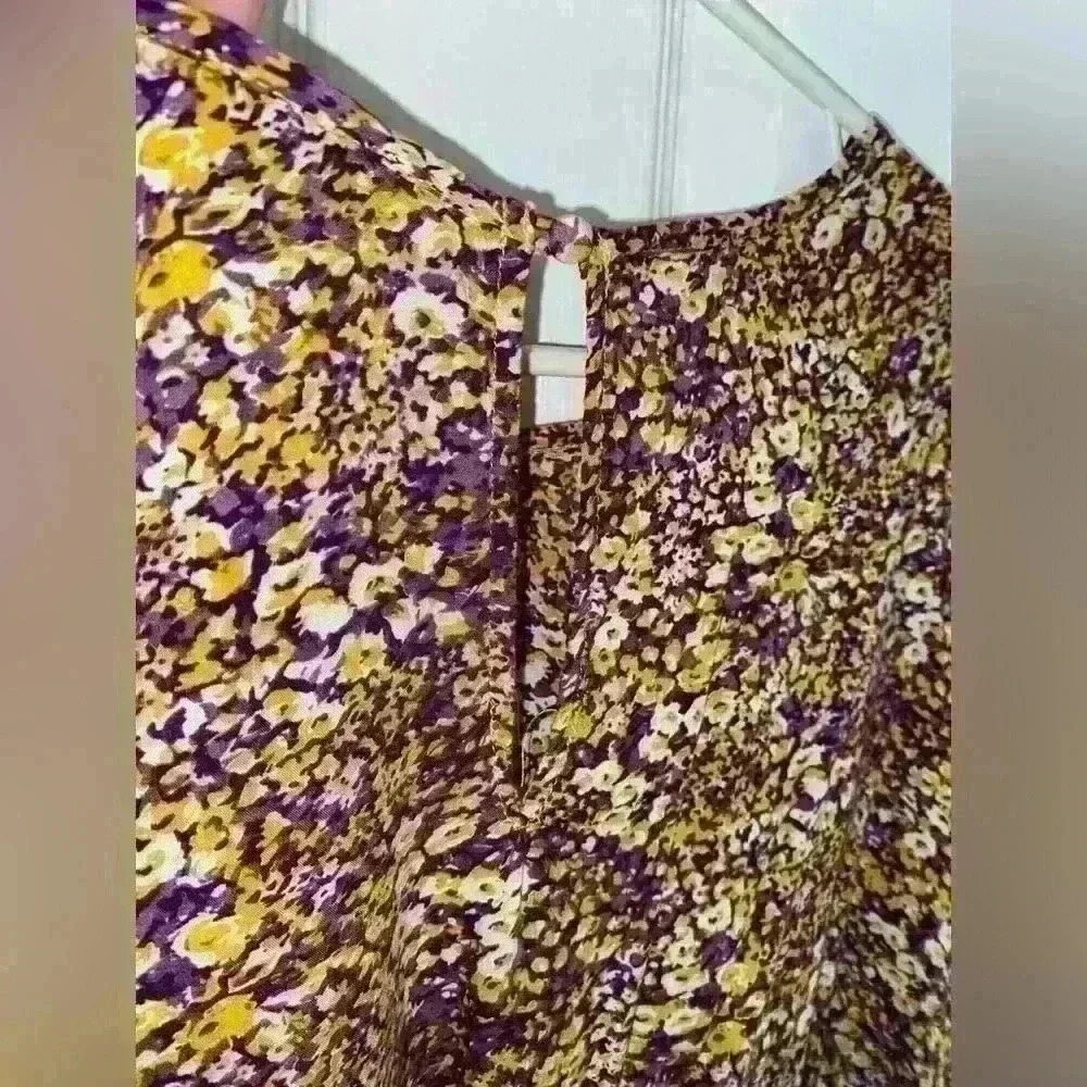 💚  3/$15 Lightweight Floral Short Sleeved Blouse - Picture 6 of 6